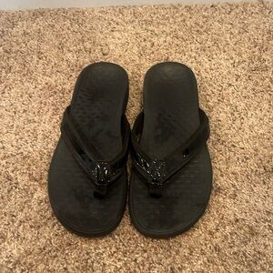 Vionic flip flops. Like new.
